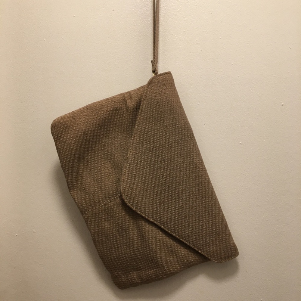 Tan clutch